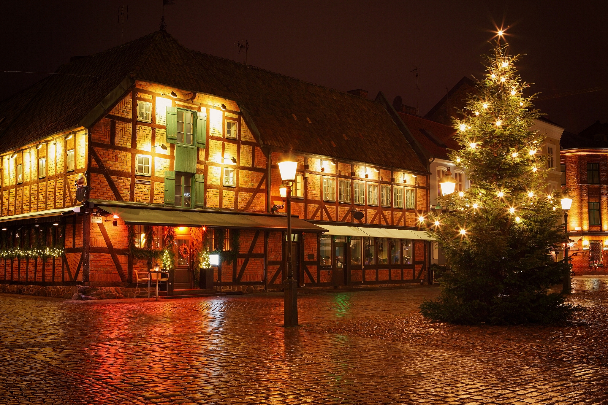 See the Christmas lights at Lilla Torg