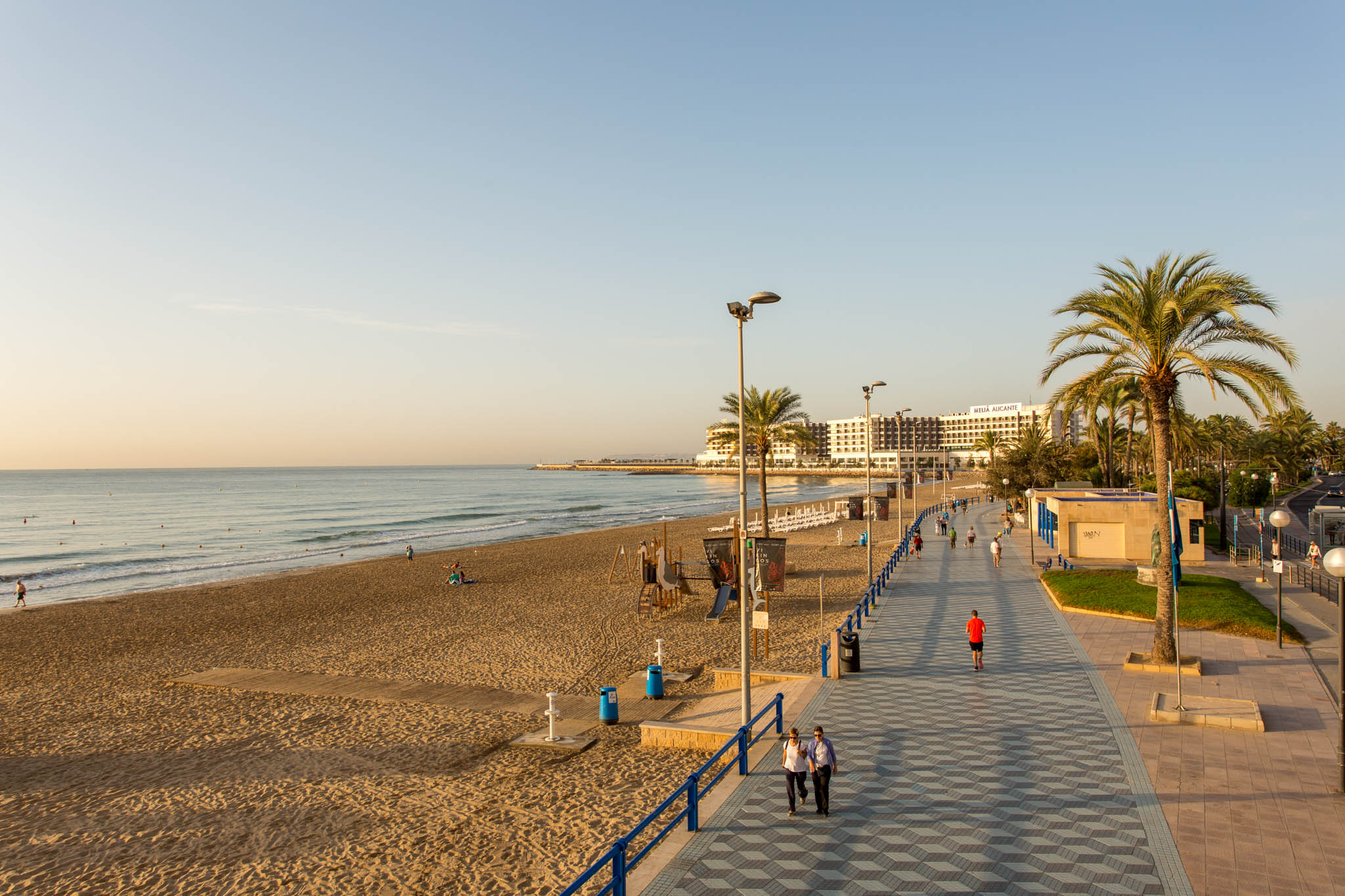 Paseo de Gomiz, Postiguet Beach Promenade