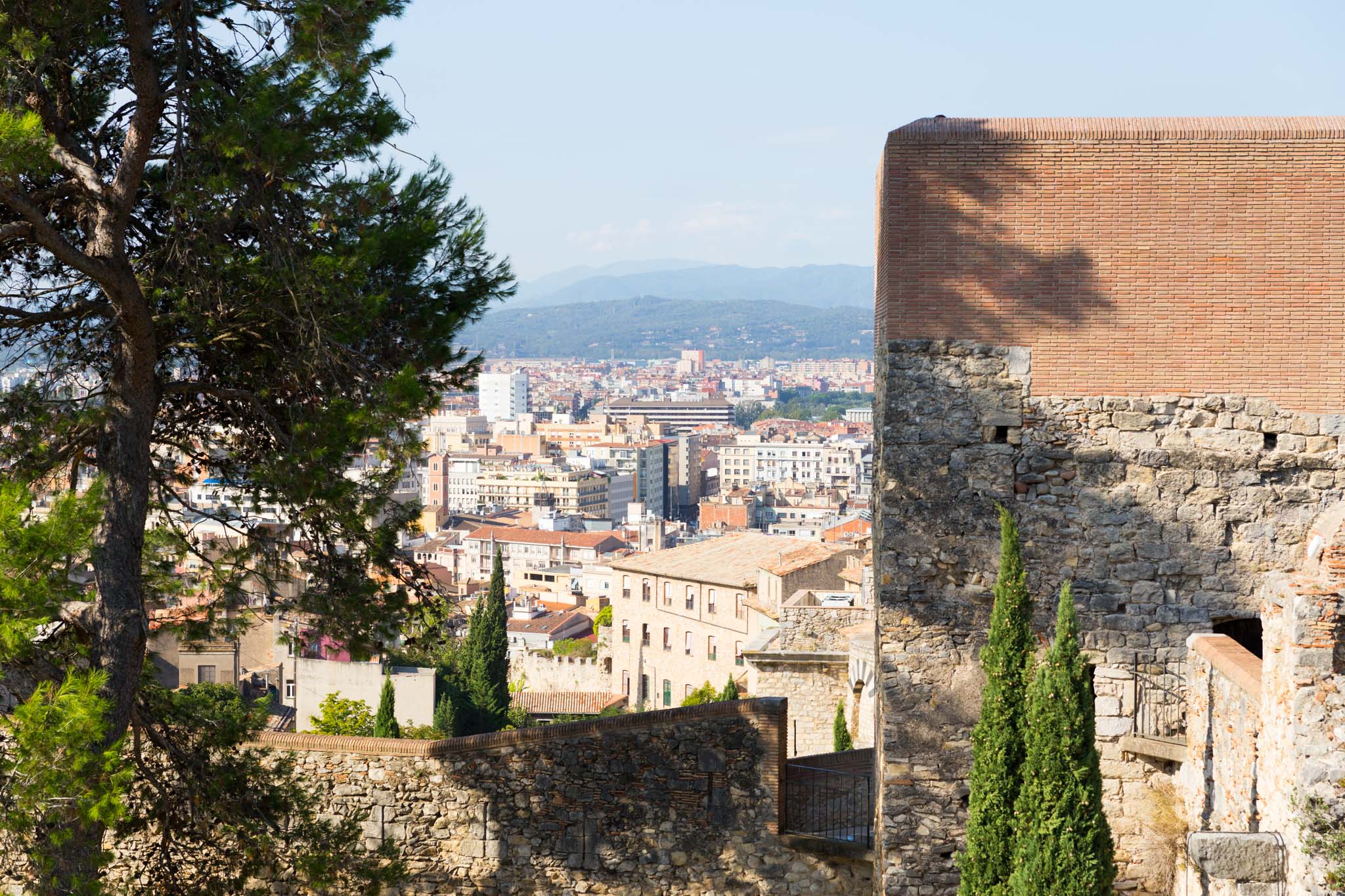 Passeig de la Muralla/City Walls 