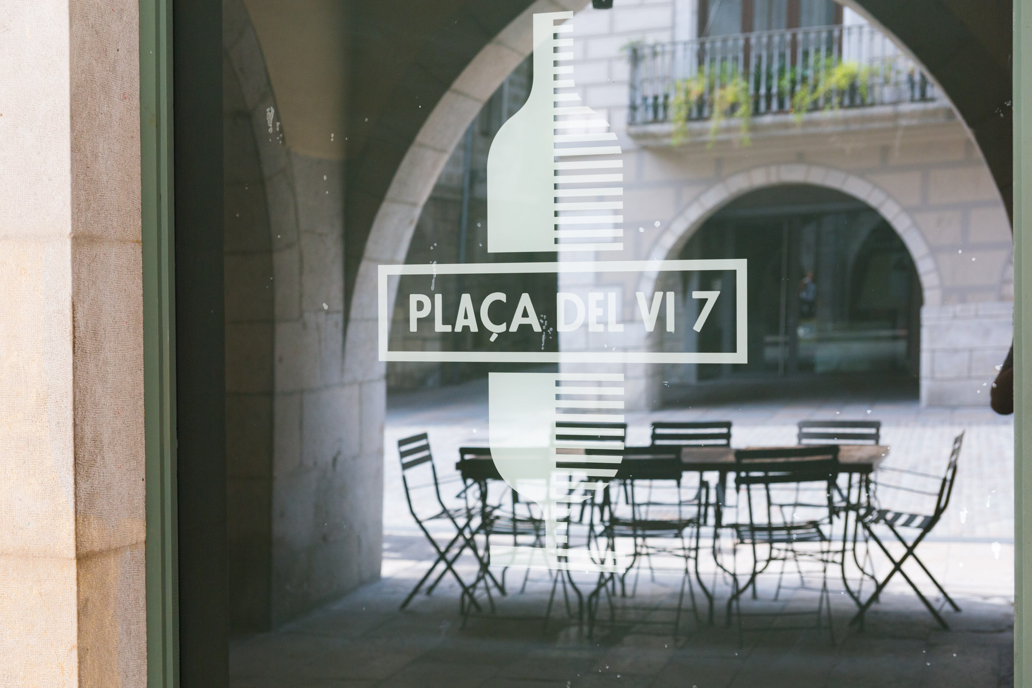 Plaça del Vi 7